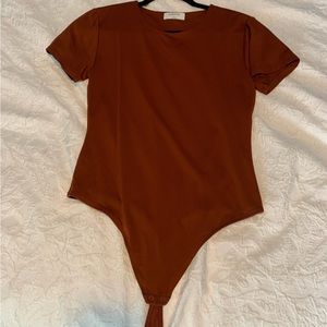 Babaton Contour T-shirt bodysuit